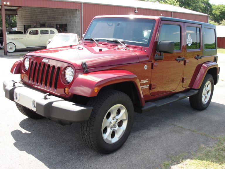 2013 Jeep UNLIMITED SAHARA
