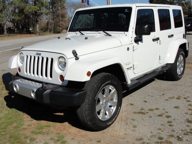 2013 Jeep UNLIMITED SAHARA