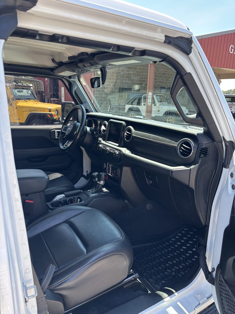 2020 Jeep WRANGLER